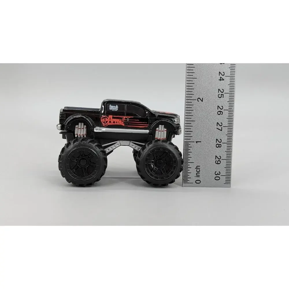 Maisto Diecast 4x4 Monster Trucks Black Road to the Grave & Red Dirt Demons 1/64